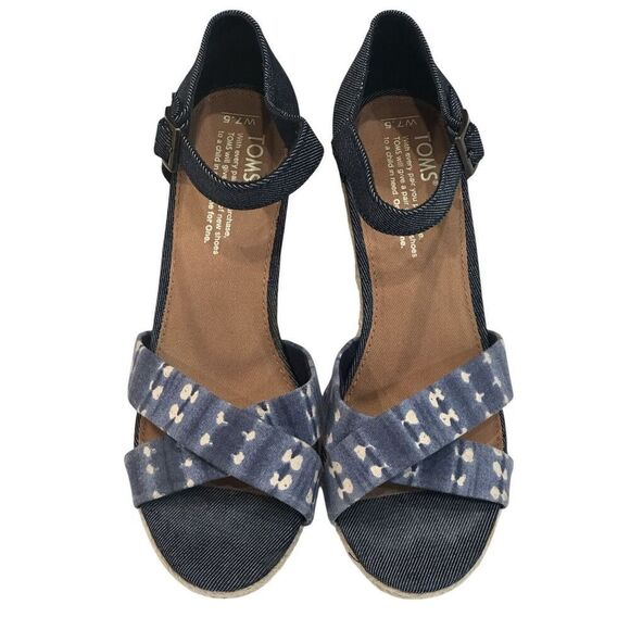 TOMS Sienna Wedge Espadrille Sandal Blue Denim Batik Tie Dye Womens Size 7.5 - Picture 1 of 10